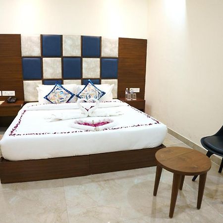 Hotel Vihaan Residency Zirakpur Экстерьер фото