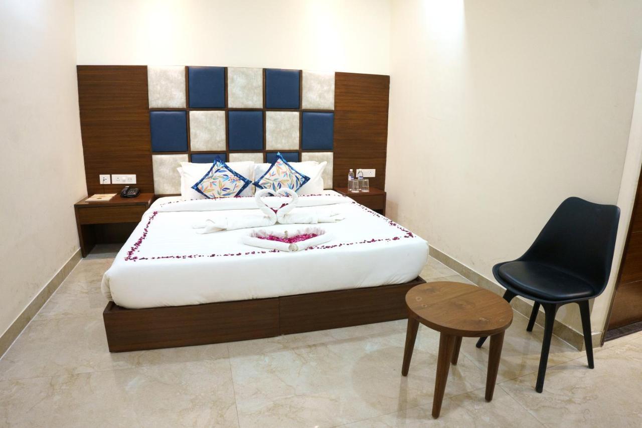 Hotel Vihaan Residency Zirakpur Экстерьер фото