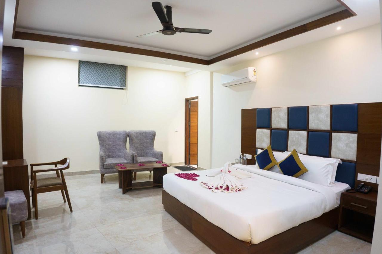 Hotel Vihaan Residency Zirakpur Экстерьер фото
